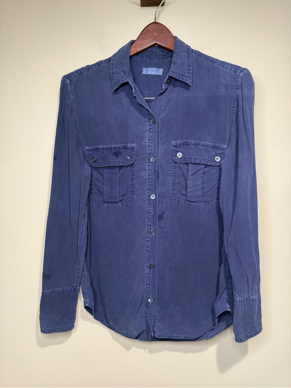 Equipment femme 100% silk blouse with flaws dark denim blue